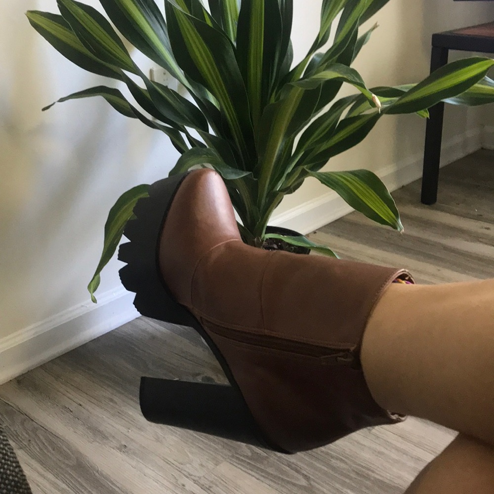 Booties 👢 - Picture 2 of 3